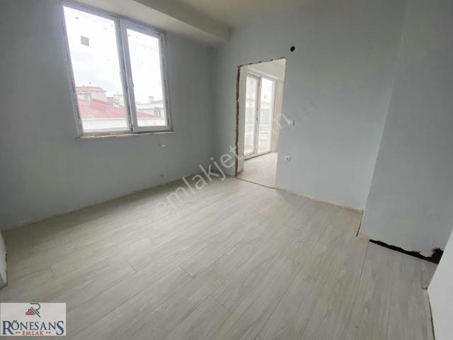 Rönesans Emlak'tan Satılık 1+1 Daire