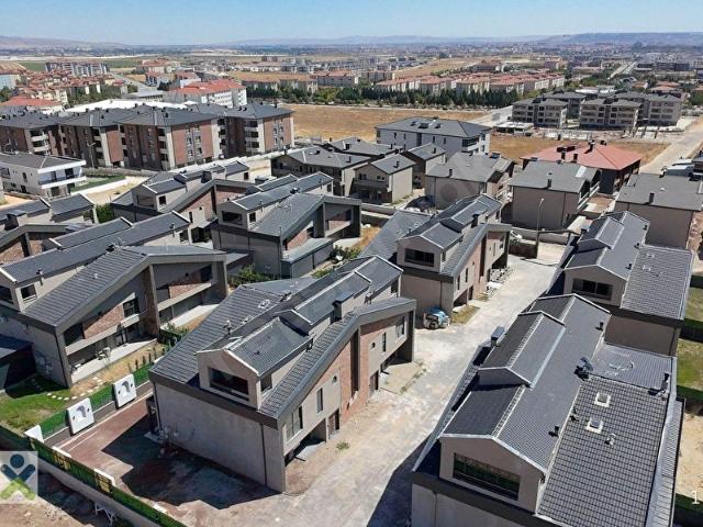 RONIX AŞAĞISÖĞÜTÖNÜ MAH. 4+1 330 m2 SİTE İÇİ KİRALIK