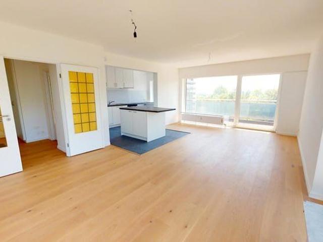 ROODEBEEK: 3 bd flat, +/ 101m² + SOUTH &WEST FACING TERRACES