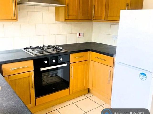 Roodegate, Basildon, SS14 3 bed terraced house to rent £1,595 pcm £368 pw