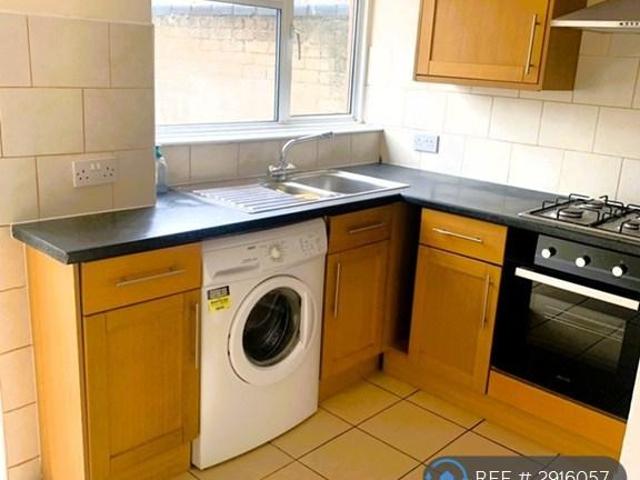 Roodegate, Basildon, SS14 3 bed terraced house to rent £1,595 pcm £368 pw
