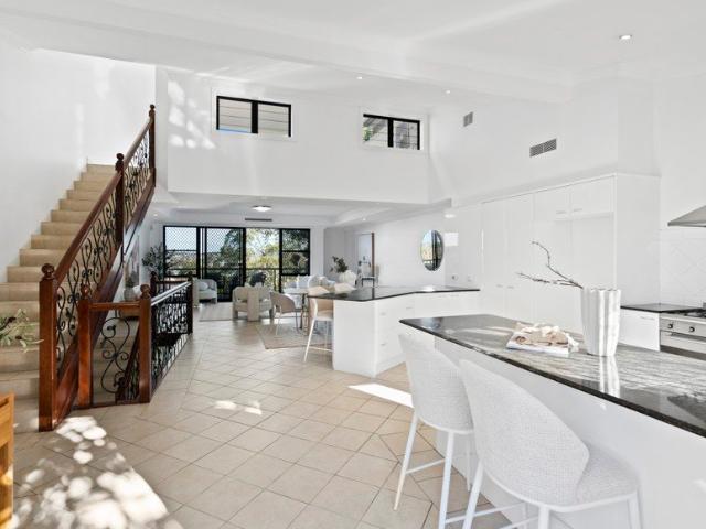 Rooftop Sunsets, Spacious Living & Hawthorne Convenience