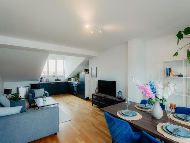 Rooftop* 2 Room Apartment with Eat In Kitchen and roof terrace