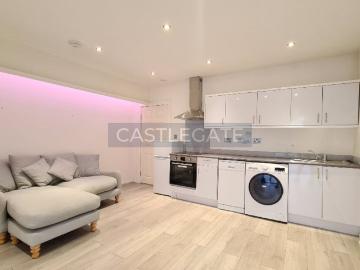 Rook Street, Huddersfield, West Yorkshire HD1, 2 bed flat to rent, £800 pcm | PrimeLocation