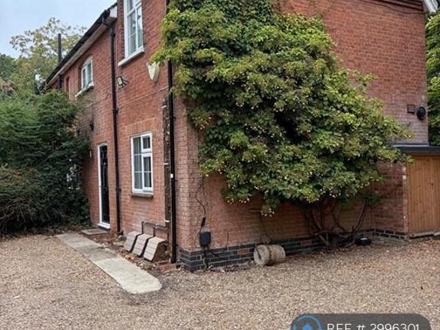 Rookery Lane, Bromley, BR2 2 bed flat to rent £1,700 pcm £392 pw