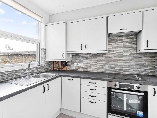 Rookstone Road, Tooting SW17, 2 bed flat to rent, £2,250 pcm | PrimeLocation
