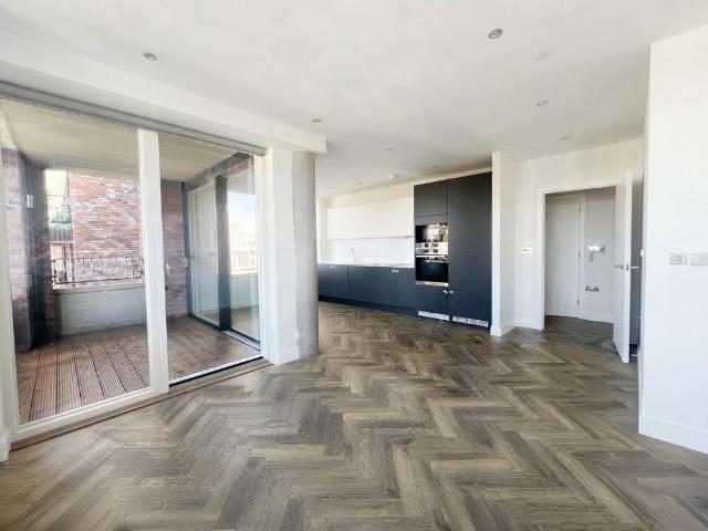 Rookwood Way, London E3 2 bed apartment to rent £3,300 pcm £762 pw