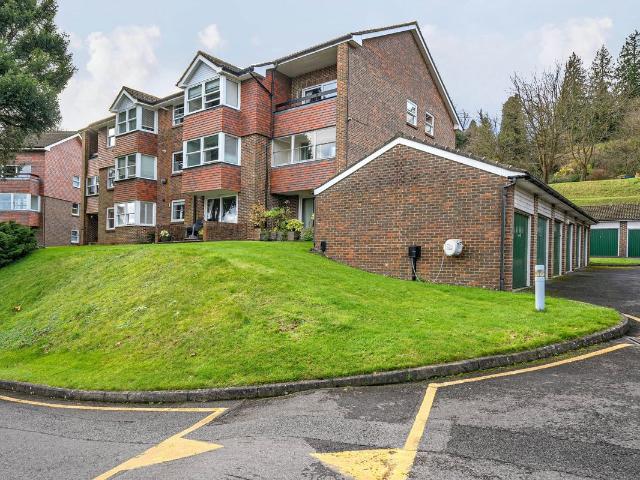 Rookwood Court, Guildford GU2, 2 bed flat to rent, £2,200 pcm | PrimeLocation