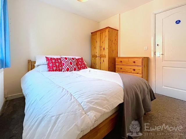 Room2, 21 Ingles Drive, Worcester. 1 bed house of multiple occupation to rent £525 pcm £121 pw