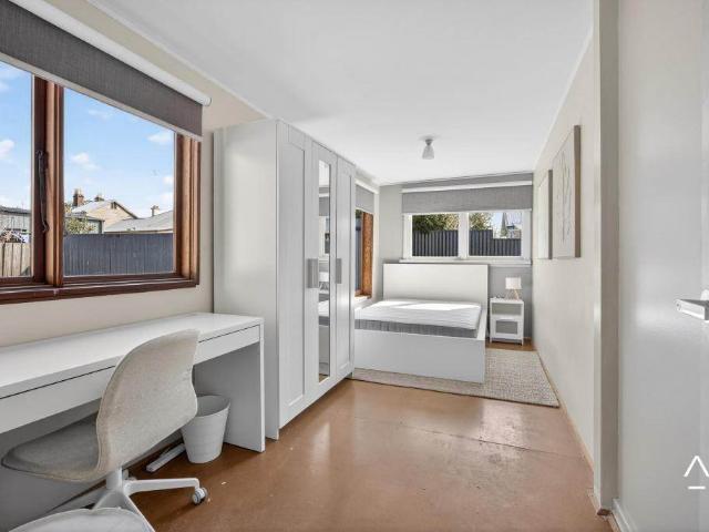 ROOM ONLY Share house in the heart of Invermay