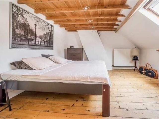 Room at MARNIX square in South district!