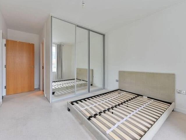 Apartment at Old Devonshire Road, Greater London