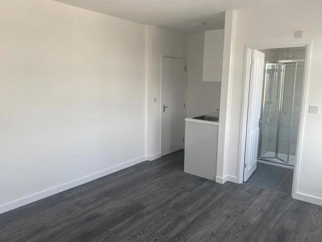 Apartment at Fairway, Greater London