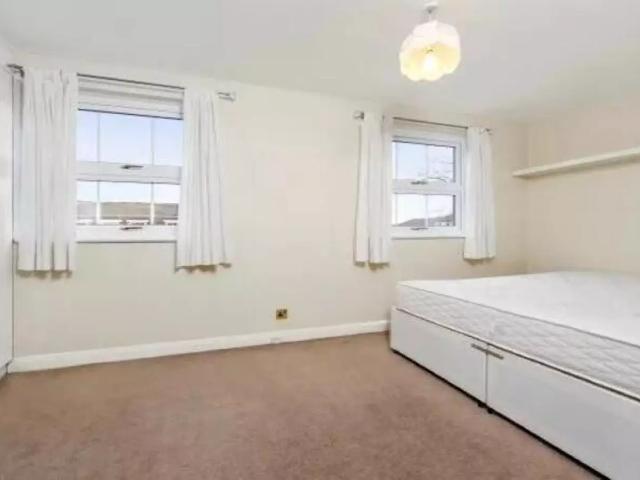 House at Tennyson Street, Greater London