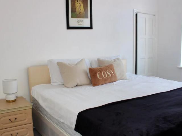 Apartment at Petts Wood Road, Greater London