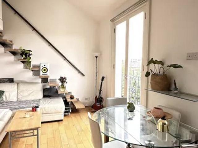 Apartment at St Paul's Crescent, Greater London