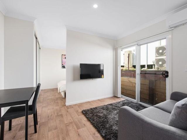 ROOM AVAILABLE 1 OCTOBER | $400PW ALL BILLS INCLUDED | PRIVATE BATHROOM + KITCHENETTE