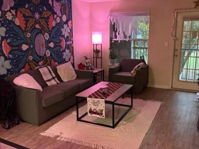 Room available at 21 oaks!