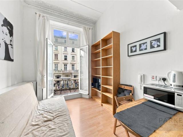 Room available for rent
