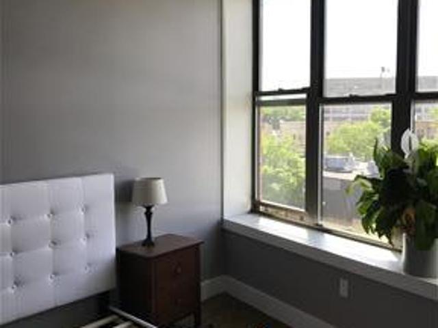 Room available in 3br Ridgewood queens