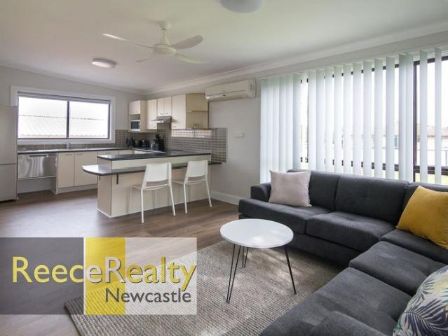 Room Available in a Modern House For Young Professionals