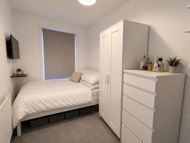 Room Available in SW18