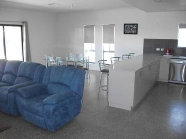 Room Available SHARE HOUSE