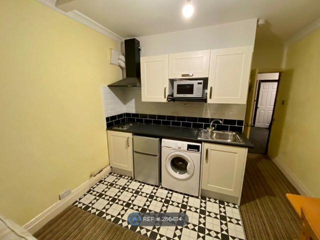 Room A, Birmingham B5, Studio to rent, £695 pcm | PrimeLocation