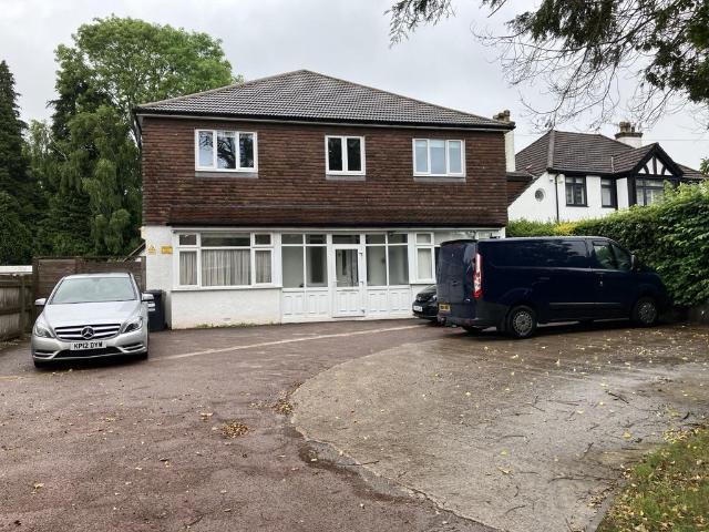 Room D, Caterham, CR3 1 bed in a house share to rent £850 pcm £196 pw