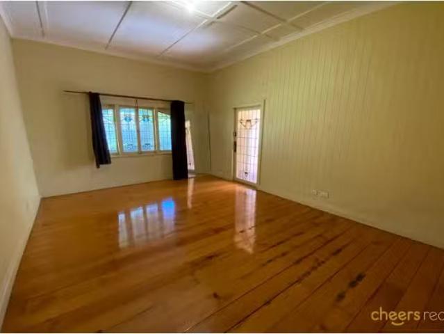Room E/70 King Street, ANNERLEY House for rent Listed by Ivan.