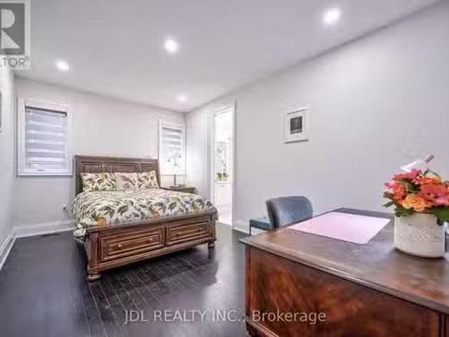 Room E 133 Hillsview Drive, Richmond Hill, ON, L4C 2R4 hou.