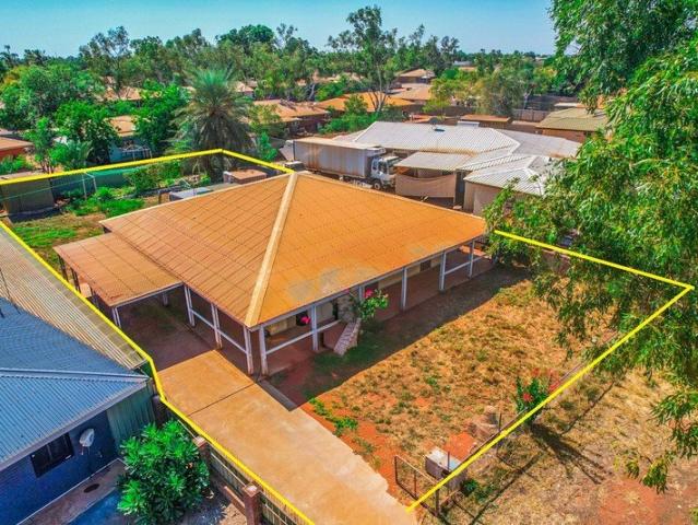 ROOM FOR THE BIG SHED, DREAM POOL & THE WHOLE FAMILY TO SPREAD OUT!