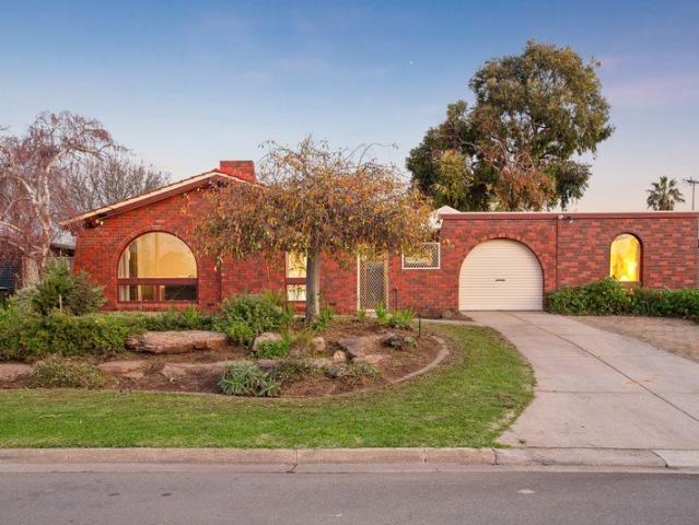 Room for the Whole Crew Big Block, Flexible Living & Entertainer's Dream