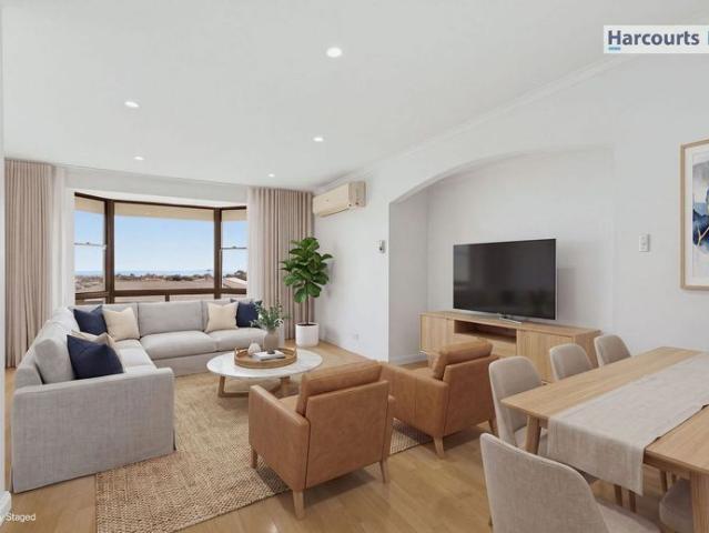 Room for the whole family in a beautiful coastal pocket