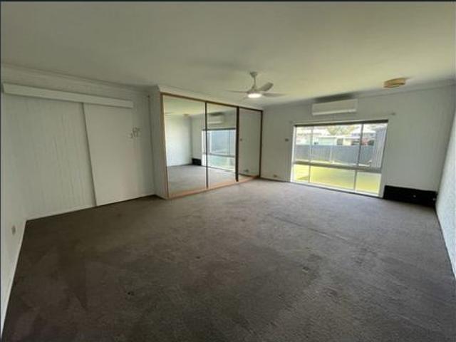 Room For The Whole Family with 4 Bedrooms In The Gladstone Village