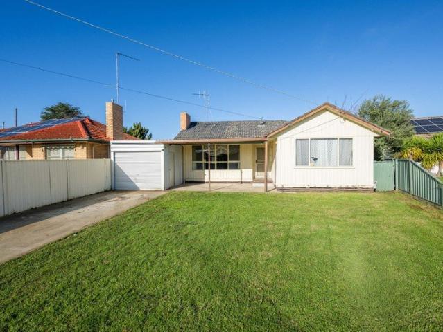 Room for the Whole Family 5 Bedrooms + 2 Bath + 2 Living