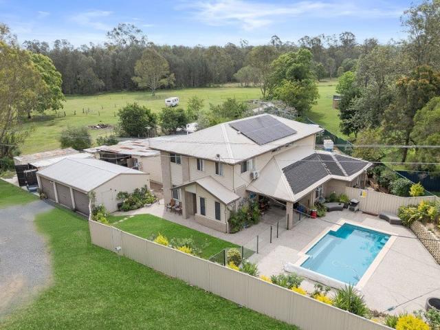 Room for the Whole Family 6 Bedroom Home with Granny Flat on 2.5 Acres