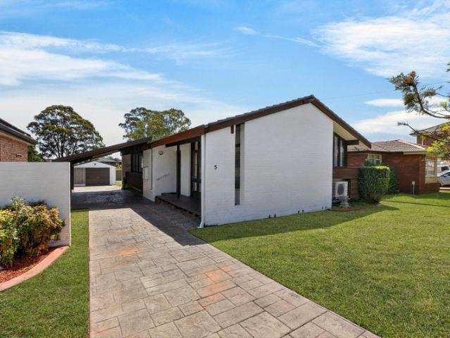 Room for Today, Potential for Tomorrow Spacious Family Living on R3 Zoned Block