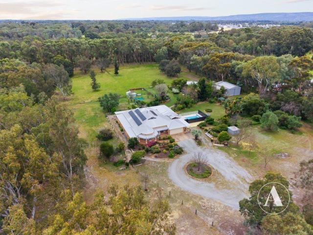 ROOM FOR ALL! 5 ACRES OF LIFESTYLE PROPERTY!