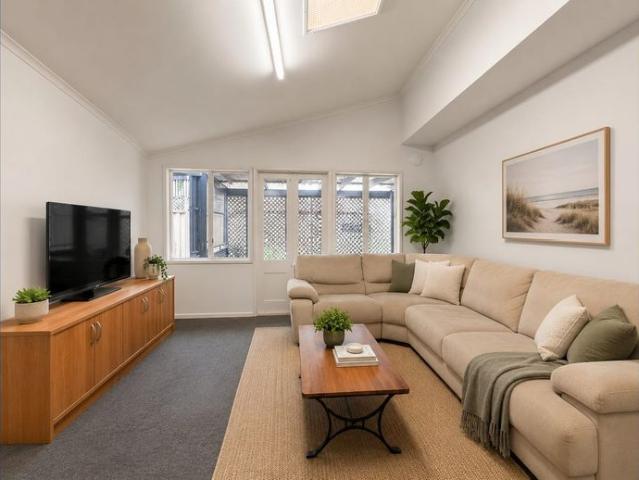Room for Lease Water, Electricity & WIFI included in the rent! ONE WEEKS FREE RENT!