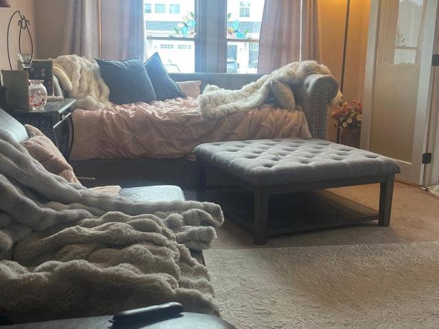 Room for rent. Avail Mid September