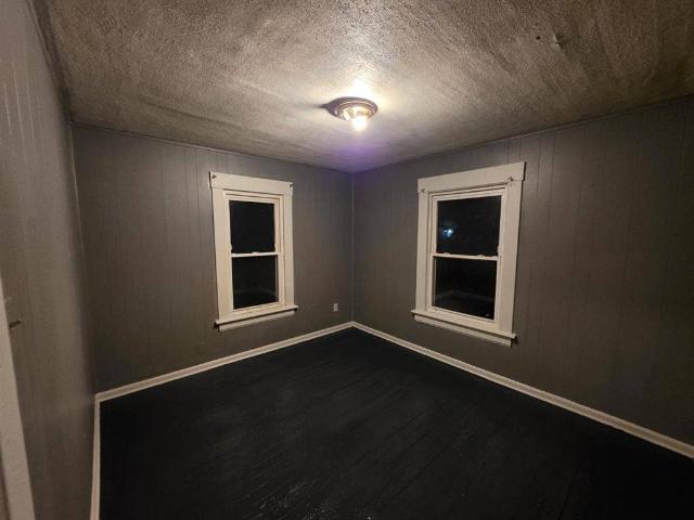 Room for rent FREE UTILITIES
