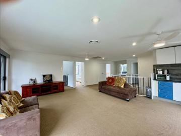 2 Rooms availabe for rent in Molendinar
