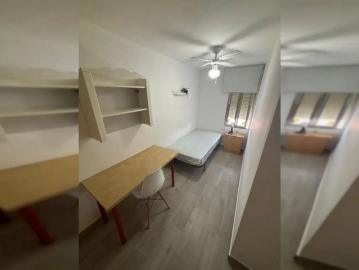 Room for rent in a 3 bedroom apartment