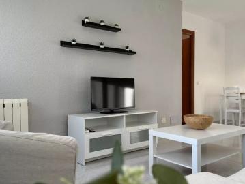 Room for rent in a 4 bedroom apartment in Carabanchel