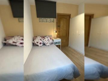 Room for rent in a 4 bedroom apartment in Carabanchel, Madrid