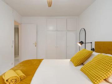 Room for rent in a 4 bedroom apartment in Sant Cugat del Vallès