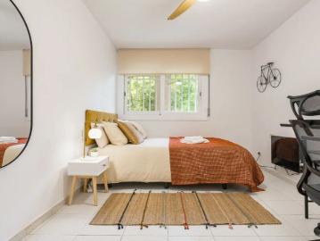Room for rent in a 4 bedroom apartment in Sant Cugat del Vallès