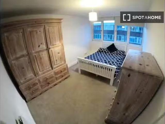 Room for rent in a 4 bedroom houseshare in Angel, London