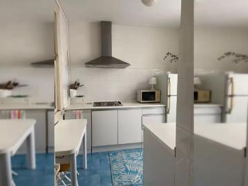 Room for rent in a 5 bedroom apartment in Bilbao